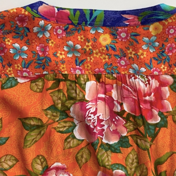 John Mark Top Printed Split V-Neck 3/4 Sleeve Hi-Low Hem Button-Front Blouse - Picture 3 of 4